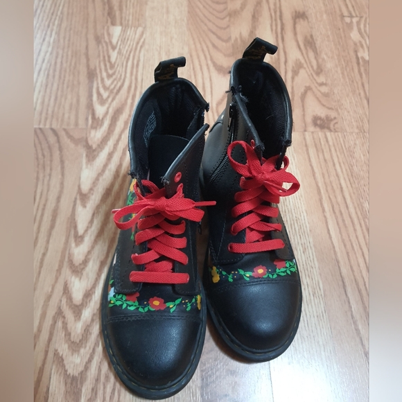 Dr Martens Youth Boots - Picture 2 of 6